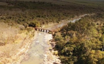 Ponte do Rio do Peixe que liga Rancharia a Parapu� � interditada para obras