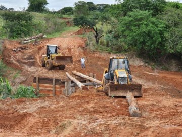 Osvaldo Cruz e Sagres se �nem para reconstru��o de ponte no Cangu�u