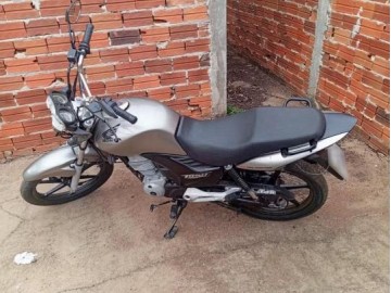 Homem � preso ap�s furtar motocicleta estacionada em resid�ncia, em Panorama