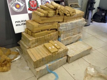 Pol�cia apreende cerca de 300 kg de maconha em Regente Feij�