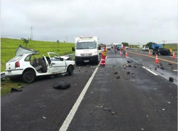 Acidente envolvendo tr�s ve�culos mata uma pessoa na Raposo Tavares