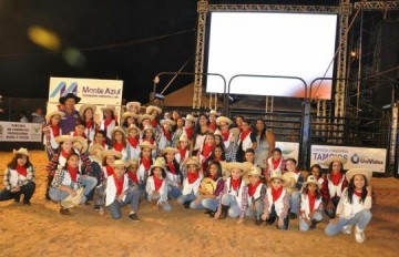 Oficina de Dan�a da Secretaria de Cultura realiza coreografia de abertura do Rodeio 2019 em OC