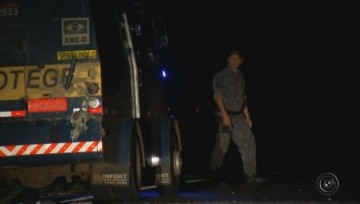 Carro-forte atacado em rodovia tinha malotes de pelo menos 7 empresas, diz pol�cia