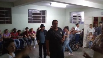 V�DEO: Crise no Pronto Socorro da Santa Casa de Osvaldo Cruz: demora no atendimento leva Prefeito, Vereadores e pacientes a bate boca