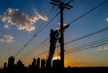 Governo anuncia queda de at� 10% nas contas de luz em setembro