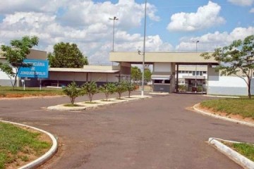 Menina de 2 anos entra em penitenci�ria com tr�s baterias no intestino