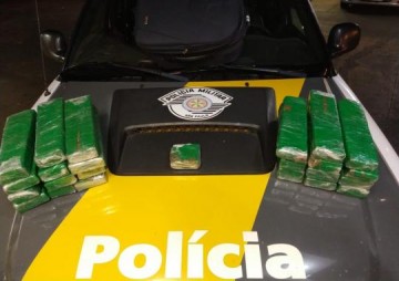 Malas com tabletes de maconha dentro s�o apreendidas pela Pol�cia Militar Rodovi�ria