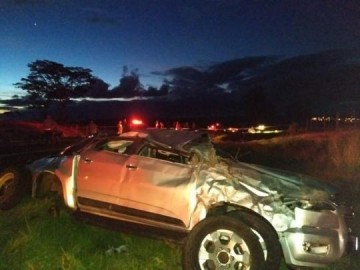 Tr�s pessoas morrem e duas ficam gravemente feridas ap�s capotamento em Martin�polis
