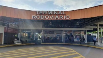 Mulher xinga funcion�ria do Terminal Rodovi�rio de 'preta imunda' e acaba presa em flagrante por inj�ria racial, em Presidente Prudente