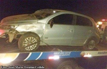 Mulher sai ilesa de acidente na sp-294, no trecho Iacri &150; Parapu�