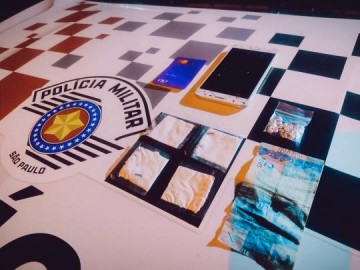 Pol�cia Militar faz flagrante de tr�fico de drogas em no Jardim Para�so