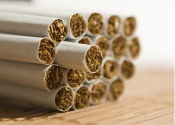 PM surpreende casal que transferia 6 mil maos de cigarro em vicinal epitaciana