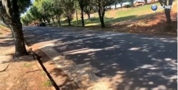 Moradores voltam a reclamar de buraco aberto pela Sabesp na Rua Polnia