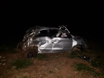 Suspeito morre ap�s capotar carro roubado de motorista de aplicativo em Rancharia