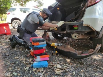 Opera��o apreende quase 80 quilos de coca�na em fundo falso de ve�culo abordado em Luc�lia