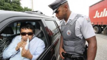 Lei seca mais dura fez crescer pris�es em rodovias, mas reduz na cidade