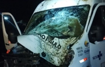 Acidente com ambul�ncia mata animal e assusta pacientes com destino a Mar�lia