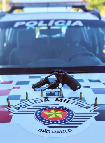 Pol�cia Militar de Osvaldo Cruz apreende arma na Vila Esperan�a