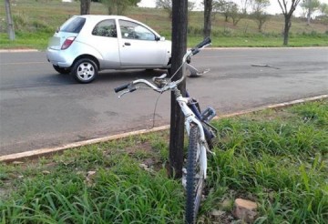 Ciclista fica ferido gravemente em acidente na Via de Acesso a Bastos