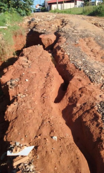 Situa��o da estrada do Valesburgo gera reclama��es