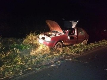 Mulher morre ap�s ser arremessada de ve�culo em acidente de tr�nsito em Martin�polis