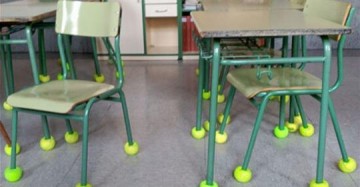 Escola coloca bolas de tnis em cadeiras para aliviar rudo que atordoava criana autista