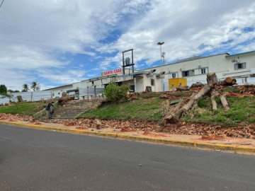 Rua ao lado da Santa Casa est� interditada devido a obras do novo Pronto Socorro