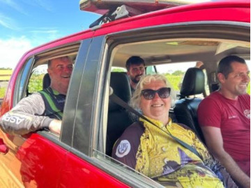 Fam�lia fica 18 horas � deriva no Rio Paran� ap�s barco virar em tempestade