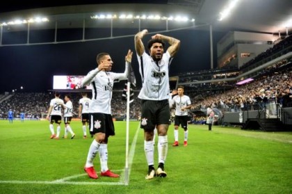 Kazim comemora gol da vitria sobre o Ava: Corinthians tem 99% de chance de levar o hepta (Foto: Marcos Ribolli)