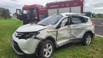 Mulher morre em grave acidente na SP-294