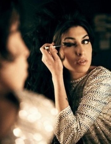 Resultado da autpsia diz que Amy Winehouse no tinha usado drogas