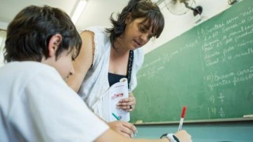 V�DEO: Professores da Rede Estadual recebem b�nus nesta quinta-feira