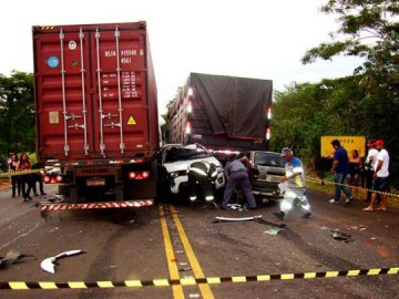 Sistema 'pare e siga' gera engavetamento com 6 ve�culos em Dracena