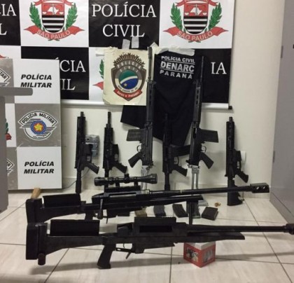Armas, drogas e munies estavam em um fundo falso de um caminho (Foto: Polcia Civil/Cedida)