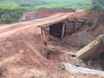 Prefeitura recupera ponte do bairro Jangada
