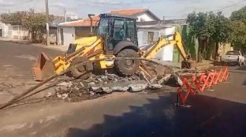 Obra interdita cruzamento das ruas Paineira e Fran�a em Osvaldo Cruz para reparo em sarjet�o