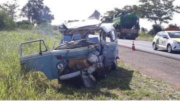 Colis�o frontal entre ve�culos mata dois homens em Presidente Venceslau