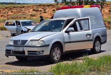 Acidente entre Golf e Saveiro deixa v�tima com ferimentos leves na vicinal que liga Tup� � Quat�