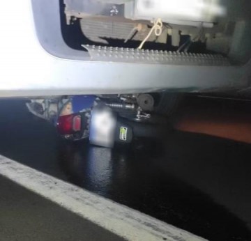 Motociclista morre ap�s atropelar lebre, cair na pista e ser atingido por carro em Piquerobi