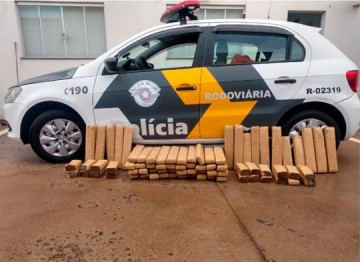 Caminhonete recheada de maconha � flagrada pelo Pol�cia Rodovi�ria de Tup�