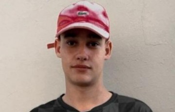 Adolescente morre ap�s colidir moto contra poste em Fern�o