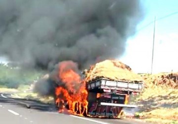 Inc�ndio atinge carroceria de caminh�o de melancias na Rodovia Comandante Jo�o Ribeiro de Barros