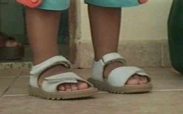 M�e �abandona� filho de 3 anos para ir em festa