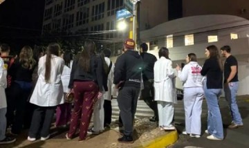 Estudantes de Medicina da FAI protestam por defini��o do internato