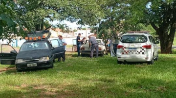 Homem � encontrado morto dentro de carro no trevo de Rin�polis