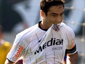 Chic�o cutuca santista Neymar e diz n�o ter 18 anos para "falar bobagem"