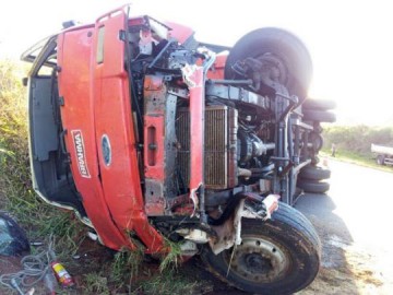 Caminh�o de cerveja tomba na Assis Chateubriand