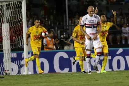 Maicon lamenta gol sofrido no empate por 2 a 2 com o Mirassol (Foto: Futura Press)
