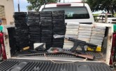 Polícia Militar prende homem com 300 kg de drogas, armas e fuzil AR 15