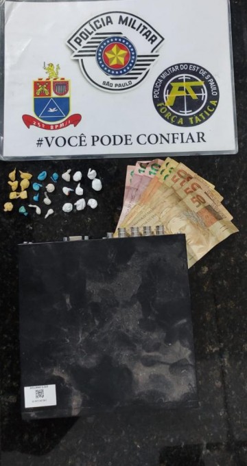 Pol�cia Militar apreende droga com traficante em OC